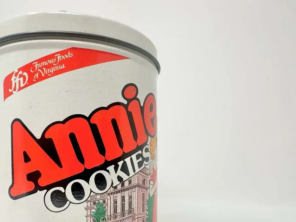 Little Orphan Annie 1981 Movie Release Vintage Tin Canister Jar Tribune Company